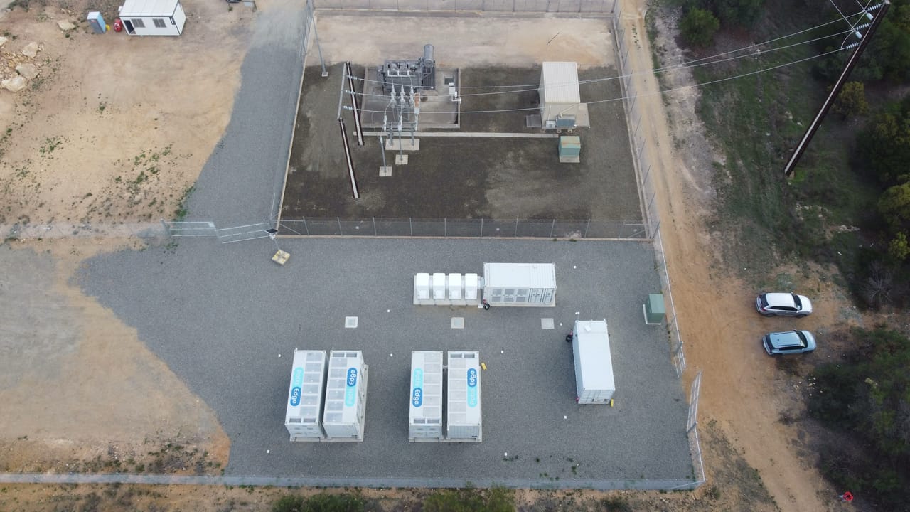 Aerial view of a Lunio Energy grid-scale battery storage site in South Australia